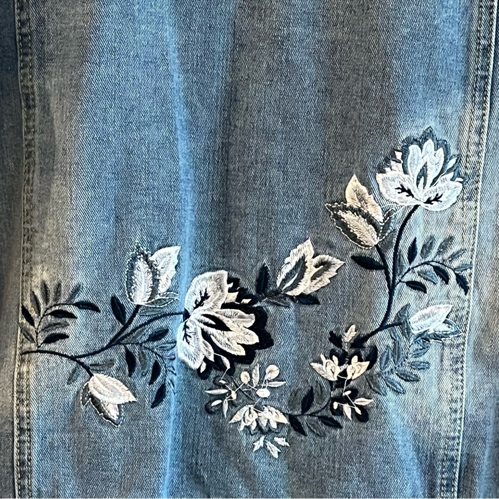 Say What? Embroidered Boho Denim Jacket Floral Blue and White Embroidered Sz S - Picture 5 of 9